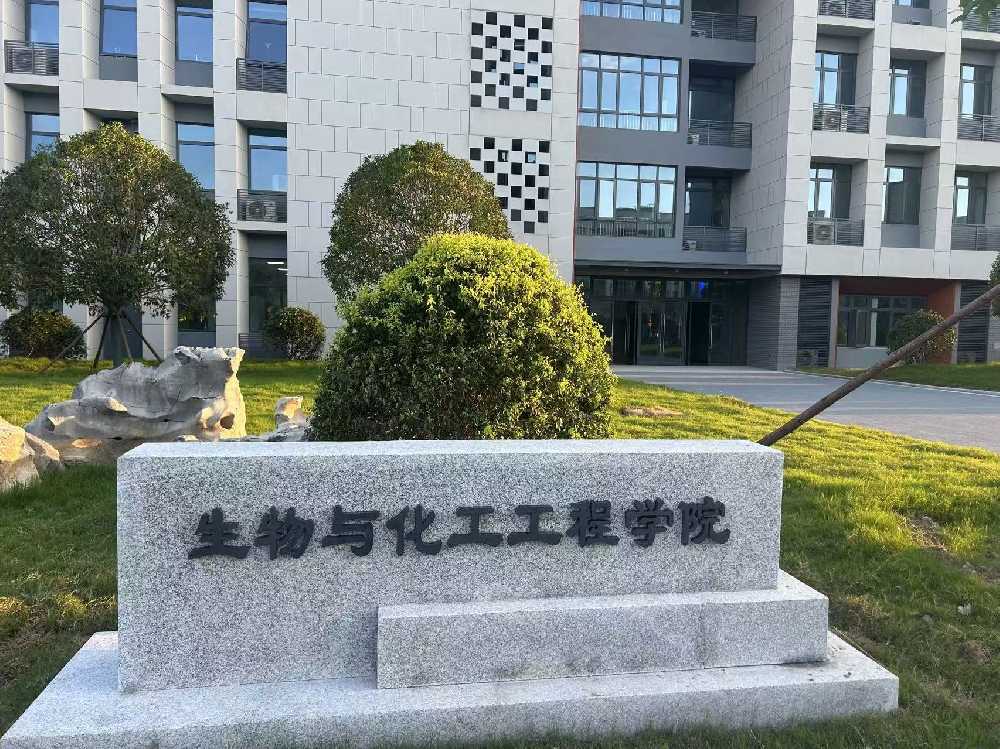 紫阳县扬州职业大学体育场高杆灯项目